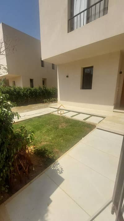 Townhouse middle for rent at O-West October Whyt