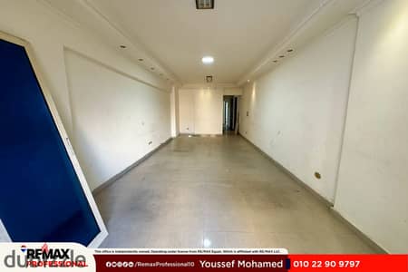 موقع مميز مطلات مفتوحة خطوات من البحر شقة للبيع في لوران