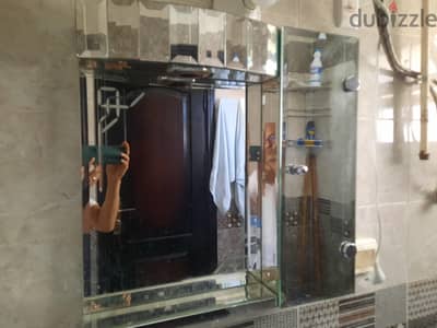 حدة تخزين بمراية كالجديدة للبيع