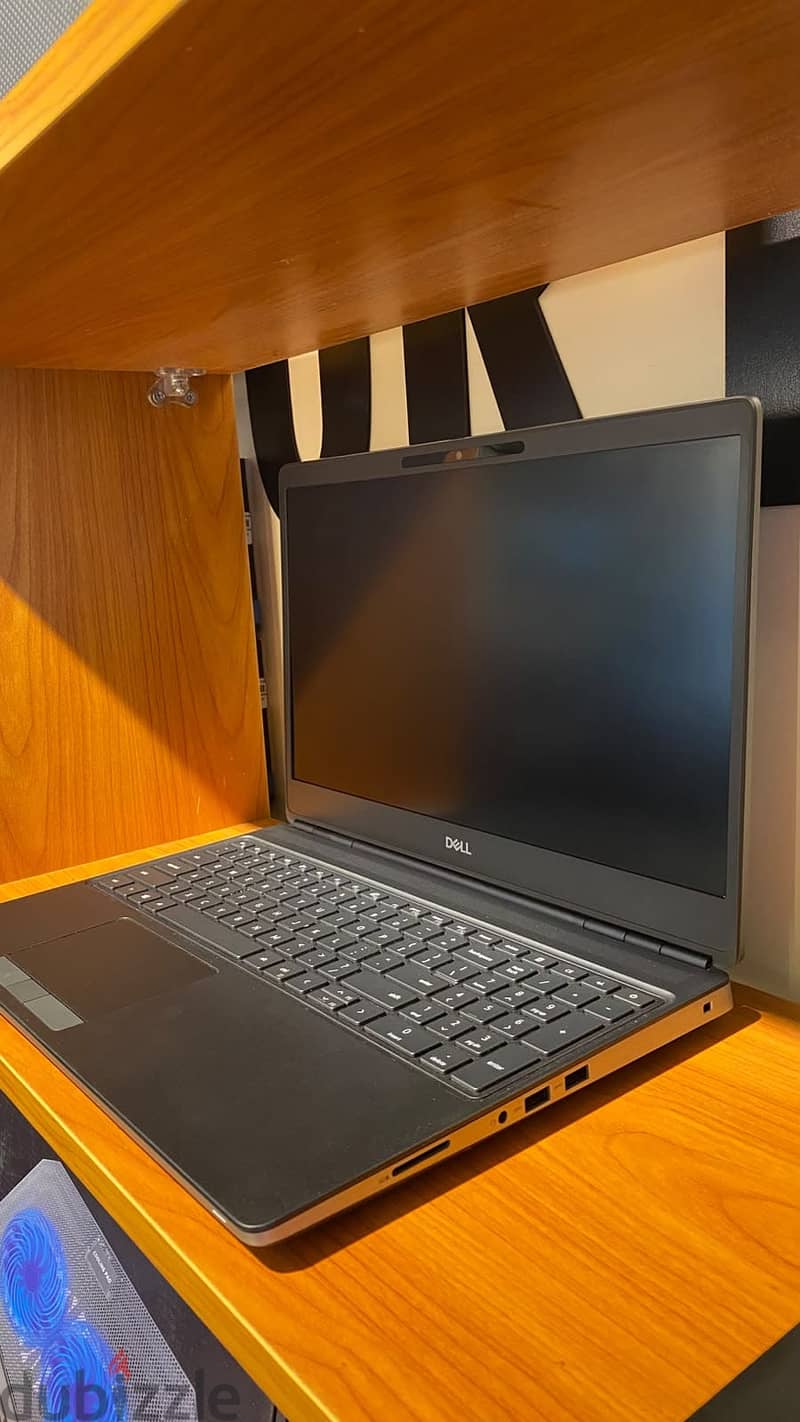 Dell precision 7560 1