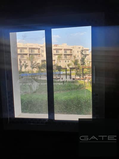 شقة أرضي بجاردن للبيع في سوديك أكتوبر بلازا – SODIC  فيو مباشر على الـ Infinity Pool – كمبوند متكامل وجاهز للسكن