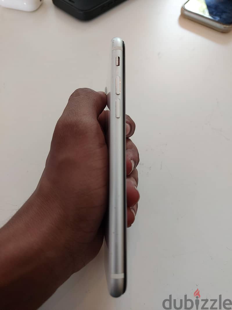 iPhone SE 2 4