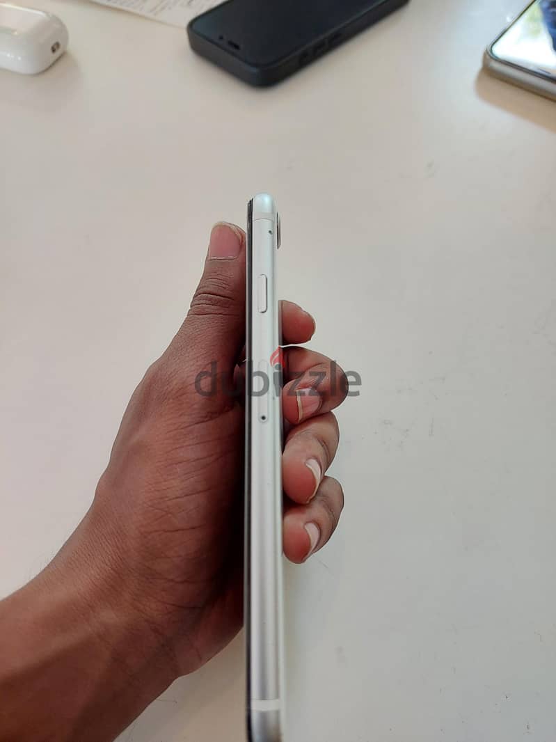 iPhone SE 2 8