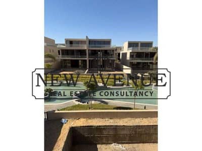 فيلا مع حديقه خاصه استلام فوري في موقع متميز تطل على بحيرات صناعيه  في ليك فيو بوتيك lake view boutique new cairo