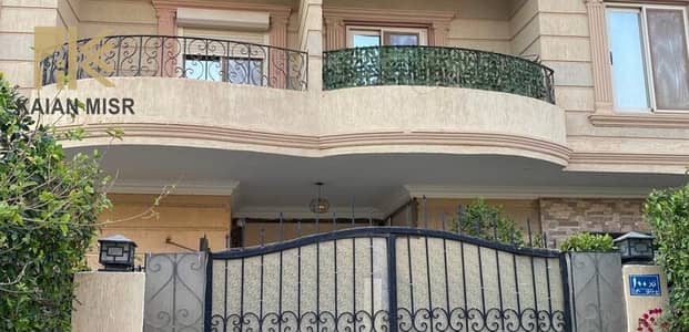 Your chance to own a basement and ground duplex 300 m + 150 garden finished in the best neighborhoods of Al-Shorouk City