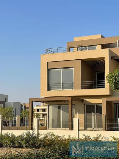 تاون هاوس ميدل 176متر موقع مميز وسعر مميز بالم هيلز القاهره الجديده palm hills