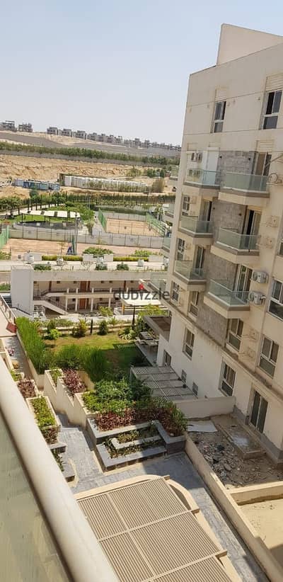 فرصه استثماريه شقه باحسن فيو علي النادي مباشره بأقل من سعر الماركت في Mountain View iCity  بجوار  Palm Hills New Cairo
