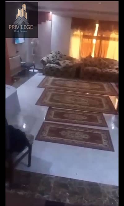 شقه للبيع في تقسيم شمال سيناء امام مول ستريب وان