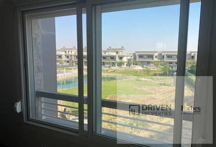 اقل سعر شقه 3غرف متشطبه بالكامل للبيع بالمطبخ و التكيفات في  jasper lake New Giza Compound كمبوند نيو جيزه 6اكتوبر جيزه