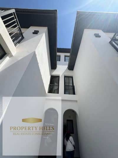A 385 sqm double height villa with immediate delivery located directly next to Sodic Eastown with a private fenced boundary wall.