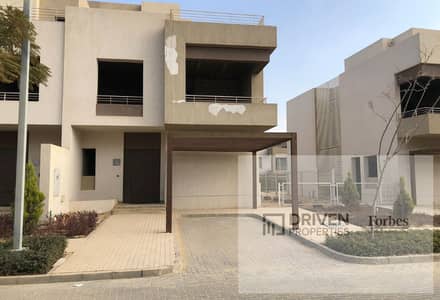 Under Market Price Ready To Move Villa For Sale In Golf Extension Palm Hills Next The Crown, 6th of October Al Wahat Road Giza