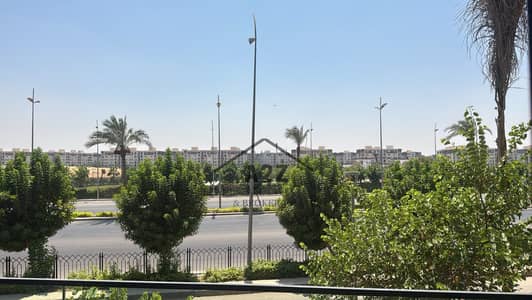 One of the most beautiful apartments in Brivado with a direct view of the club, custom finishing, sale includes furniture without appliances, and a private garage, 150 meters.