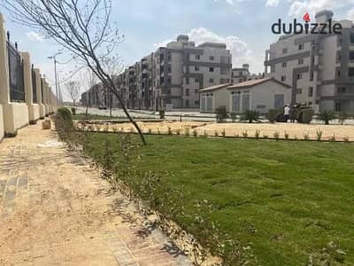 شقة للبيع داخل كمبوند جامعه القاهرة في الشيخ زايد