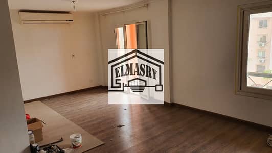 متاح شقة بمساحه 136 متر للايجار القانون بالمطبخ والتكيفات في اميز موقع بالرحاب  1 المرحله الثانيه بجوار جميع الخدمات التجمع الأول Rehab city, new cair