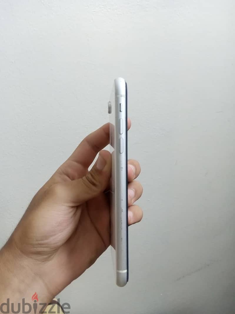 Apple - iPhone XR 1
