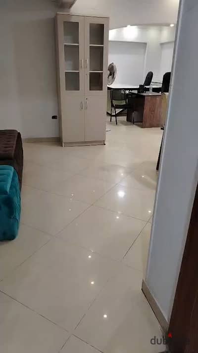 For rent, an administrative headquarters with an area of 235 square meters