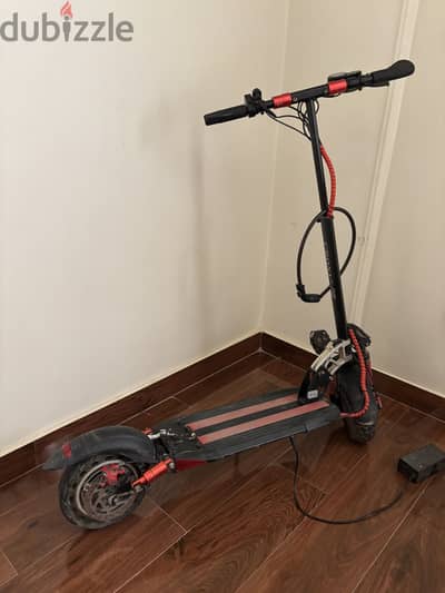 Crony V10 pro electric scooter + شامل كرسي و شاحن