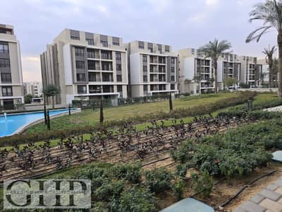 شقة فيو فيلات متشطبة بالكامل بالتكييفات للبيع فيفث سكوير المراسم التجمع الخامسFifth Square Al Marasem