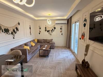 شقه للايجار مفروش في ارقي مراحل مدينتي في B2