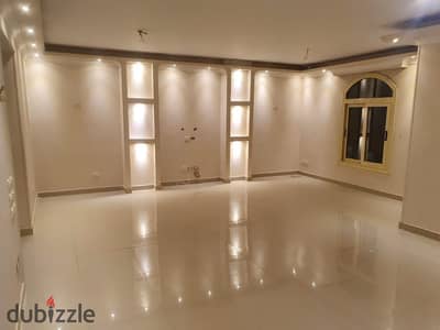 شقة للبيع 225م دور أول بحري | 3 غرف (ماستر) | ريسبشن 3 قطع | فرصة مميزه