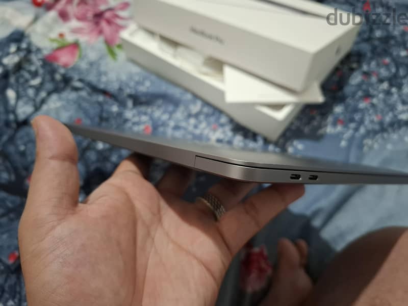 Macbook Pro 2019 with Full Box like new 5