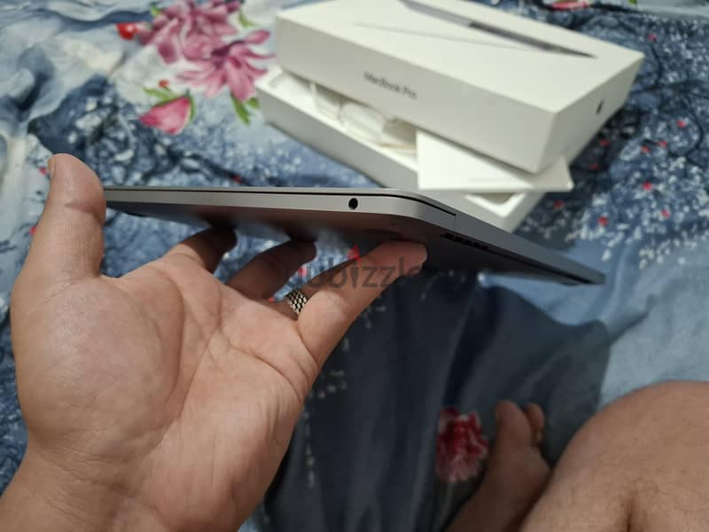 Macbook Pro 2019 with Full Box like new 6