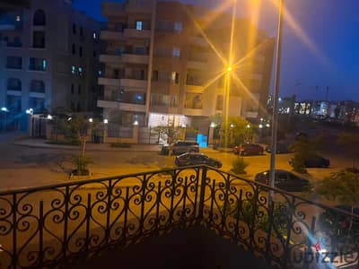 أول سكن | شقة 3 غرف للإيجار باللوتس الجنوبية – خطوات من التسعين الجنوبي | فيو جاردن – 18,000