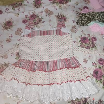 ملابس بناتي