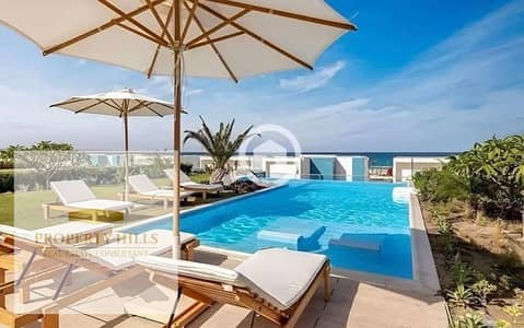 اخر فيلا seaview متشطبه في ارقي قري cali coast مقدم (1,340,000) جنب مراسي،مونتن فيو و طريق الضبعه