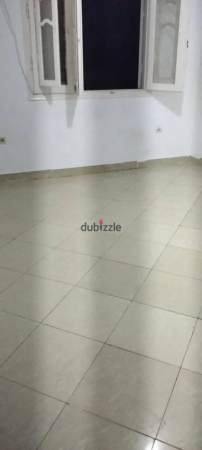 Empty studio on the balcony in the first neighborhood, 6th of October, steps to the parking, the exclusive and the university