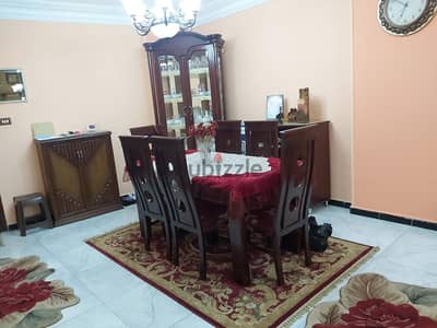 سفره و٦ كراسي ونيش زان للبيع بحاله ممتازه