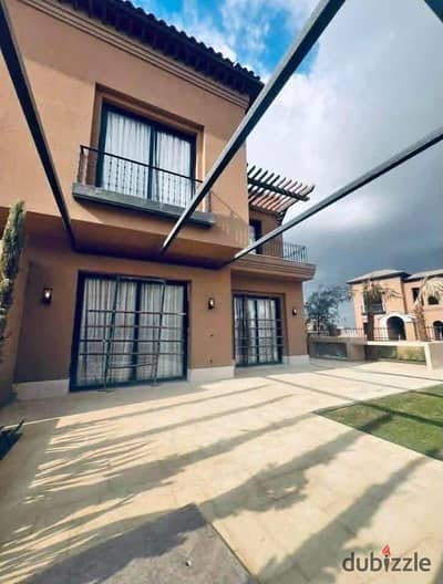 Middle Townhouse for Sale in Village West – Prime Clubhouse Location