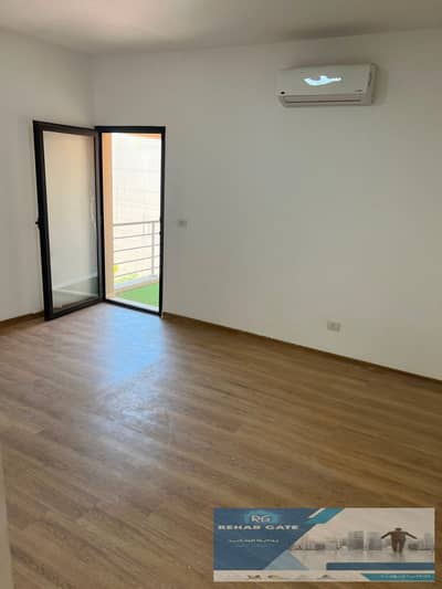  Penthouse for Rent - Fifth Square     Location: Fifth Square     Area: 340 sq m + 202 sq m private rooftop     3 spacious bedrooms   2 e