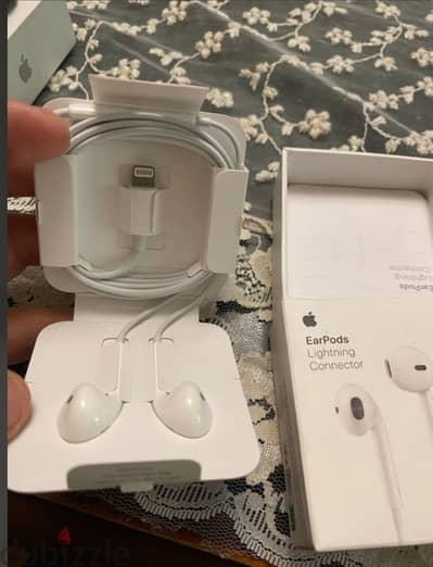 سماعة أبل أصلية زيرو لم تستخدم EARPODS lightning connector