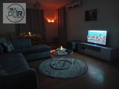 شقه فندقيه مفروشه 3غرف فى كمبوند دار مصر بالشيخ زايد تصلح للايجار سنوى وشهرى