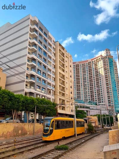 للبيع شقه مميزه على الترام سان ستيفانو مباشر فيو مفتوح كلها على الشارع