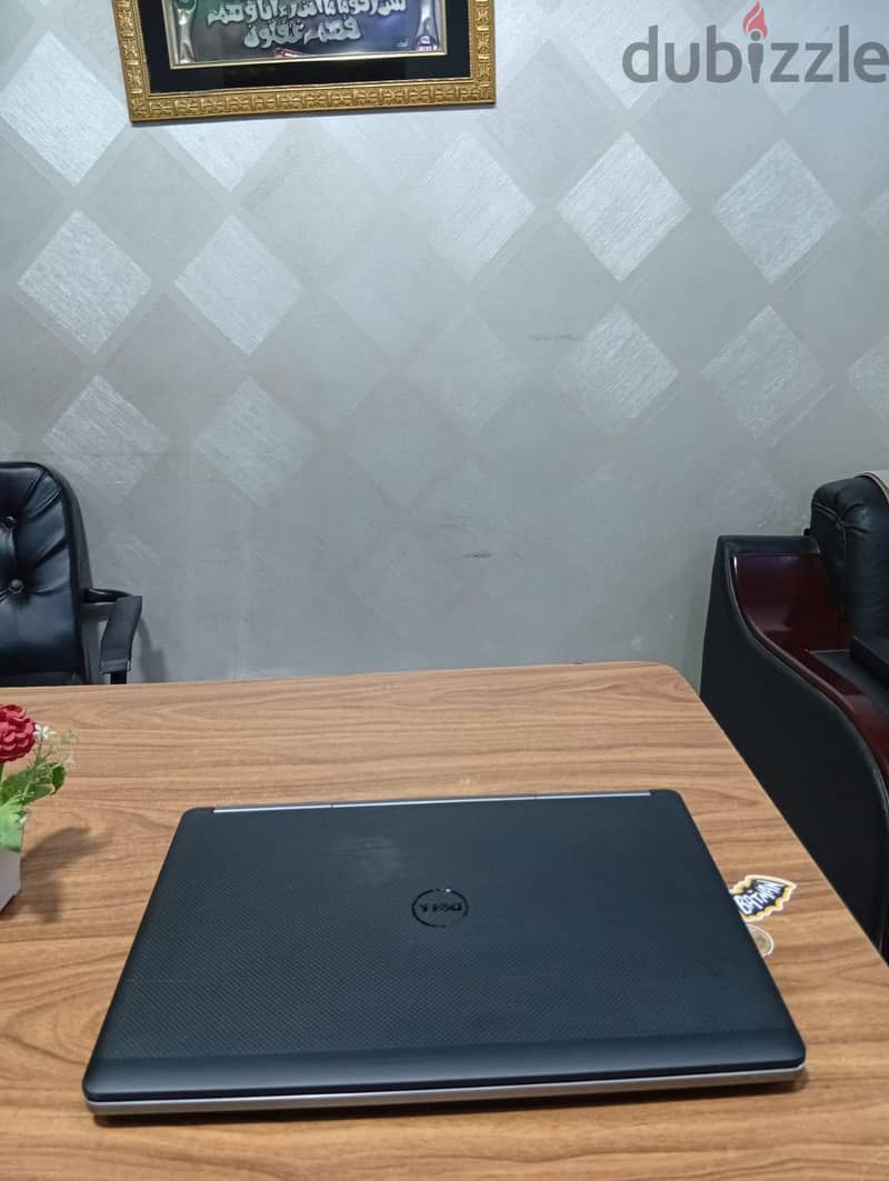 Dell Precision 7720 Workstation 1