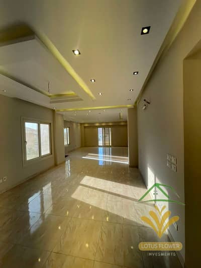Apartment for rent suitable for an administrative headquarters in the southern lotus, distinctive location with a direct entrance from the main clubs street