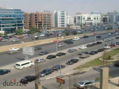 مكتب للبيع في التسعين الجنوبي على البلازا مباشرة في التجمع الخامس