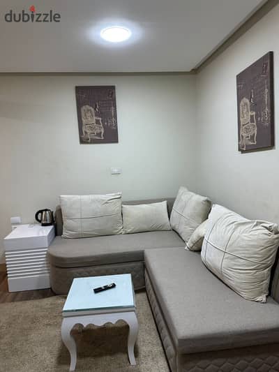 Furnished studio for daily rent in Sheraton Airport Residences, 80m, bedroom, living room, kitchen, bathroom, fully furnished, ready for delivery