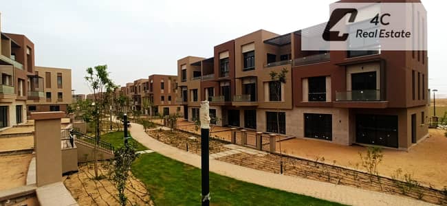تاون هاوس استلام فوري بسعر مميز في كمبوند ديستريكت 5 التجمع الخامس