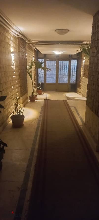 A very attractive apartment in the heart of Sarayat El Maadi for sale, suitable for residential use or investment with a monthly return.