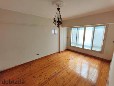 Unfurnished apartment for rent in the heart of Degla, Maadi. 3 bedrooms, 1 bathroom, ultra-super-lux finishing .