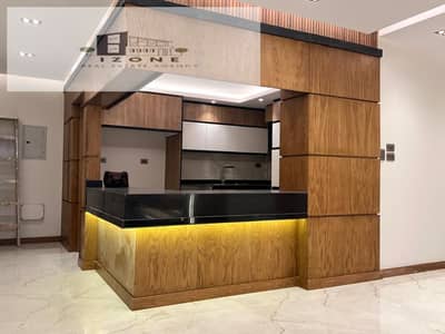 شقة للإيجار في جاليريا مون فالي Galleria Moon Valley New Cairo 190 متر 3 غرف نوم (1 ماستر) 3 حمامات مطبخ وتكييفات