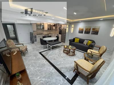 شقة مفروشة بالكامل بحديقة للإيجار في ستون ريزيدنس Stone Residence New Cairo 128 متر وحديقة 77 متر 2 غرفة نوم 3 حمامات تشطيب ألترا سوبر لوكس