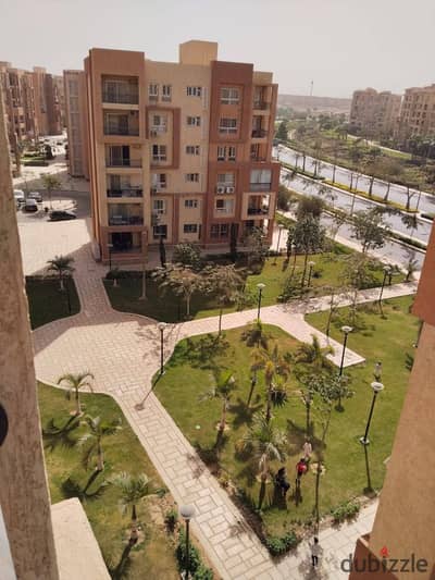 مدينتى شقه للايجار 105 متر بالمطبخ والتكييفات فى الb8