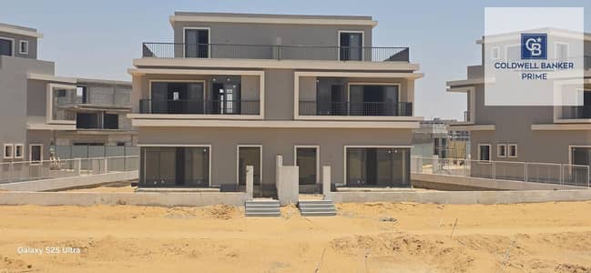 Unmissable opportunity for sale – Twin house 350m² ready for immediate occupancy – with direct views of the water features and landscape – inside IL B