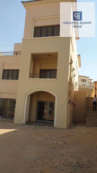 فرصة استثمارية نادرة | فيلا مستقلة 550 م متشطبه بالكامل للبيع وجاهزه للاستلام داخل Levana – Uptown Cairo by Emaar Misr -المقطم - 5 غرف