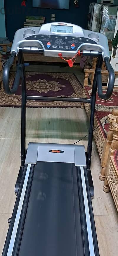 مشاية كهربائية رياضية منزلية بحالة ممتازة شاشة ديجيتال وماتور انكلاين