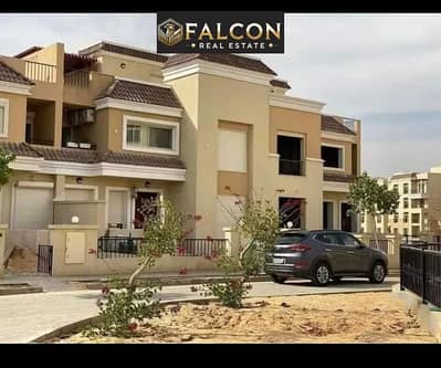 تاون هاوس  بحديقة خاصة بحري بفيو مميز علي مساحات خضراء  دايركت علي طريق السويس في كمبوند سراي امام مدينتي